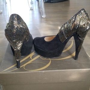 Beaded Platform pumps